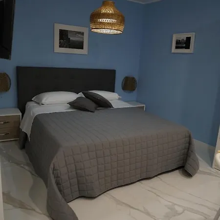 Giata Apartament Neapol